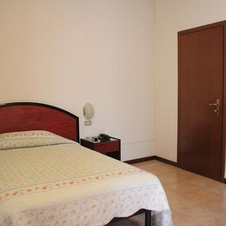 Nuovo Hotel San Martino Snc Казалеккьо-ди-Рено Номер фото