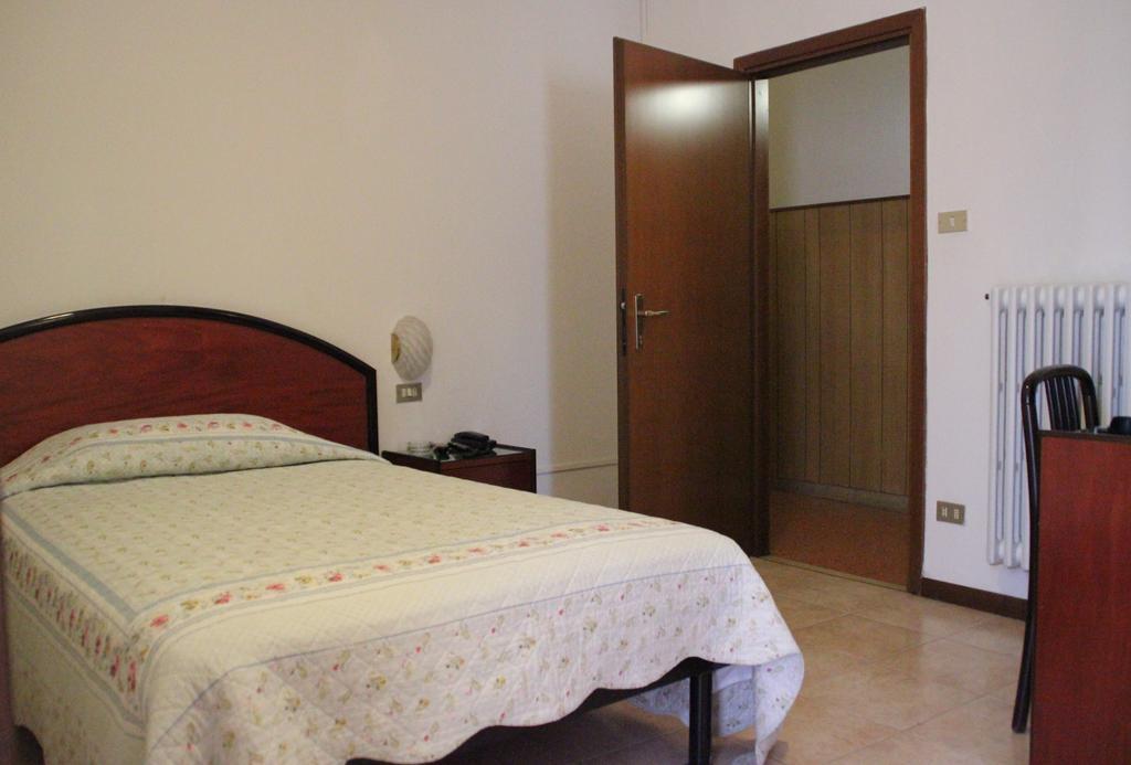 Nuovo Hotel San Martino Snc Казалеккьо-ди-Рено Номер фото